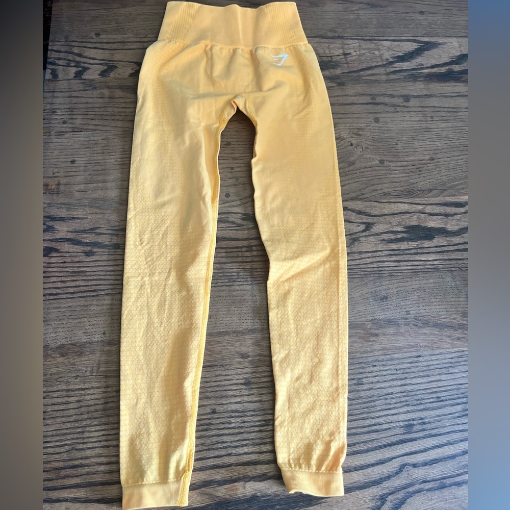 Gymshark NWOT Womans Golden Rod Colored Leggings in XS!!